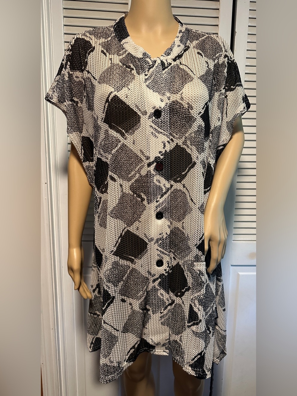 CJ Banks Boho Geometric Black White Tunic Top Cardigan Short Sleeve Women’s 2X